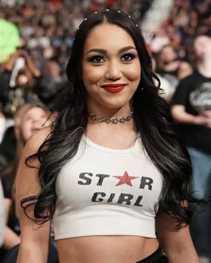 10 Biography Facts About Roxanne Wilshire Net Worth, Husband Gloria
