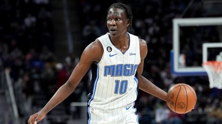 전 NBA 최장신 농구선수...Manute Bol (사진)