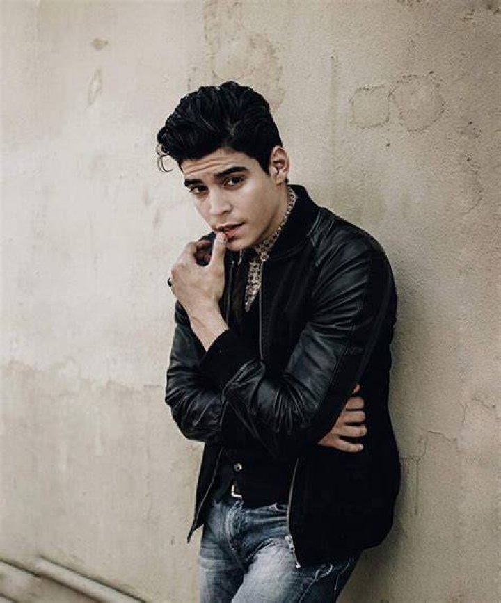 Aaron Dominguez Age, Net Worth, Height, Affair, Career, and More