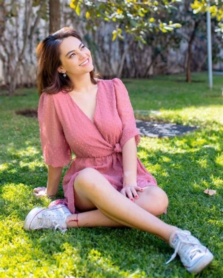 ale muller Attractive women, Fashion, Engagement rings