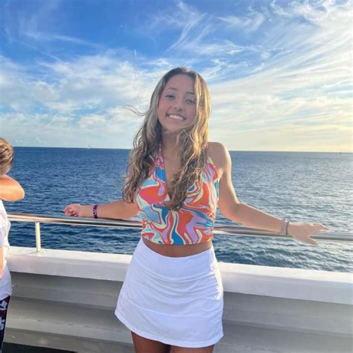 Alexis Ryan Age, Net Worth, Boyfriend, Family & Biography NewsFinale