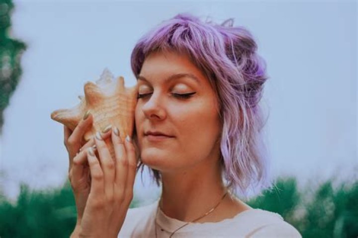 Avery Leigh’s Night Palace Pairs Opera and Dream Pop on Debut Single