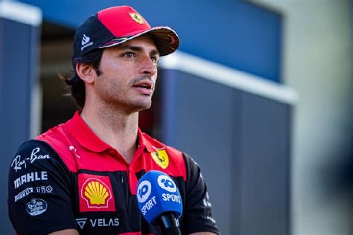 Carlos Sainz Jr. Biografía del corredor de F1 GQ