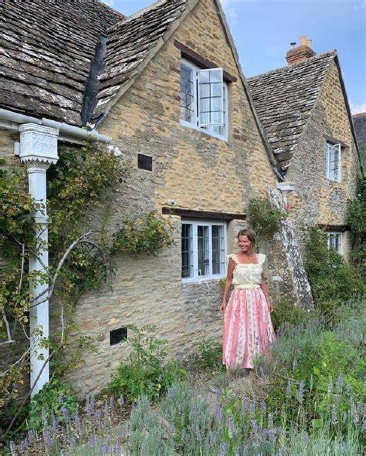 Content in a Cottage Ali MacGraw Now
