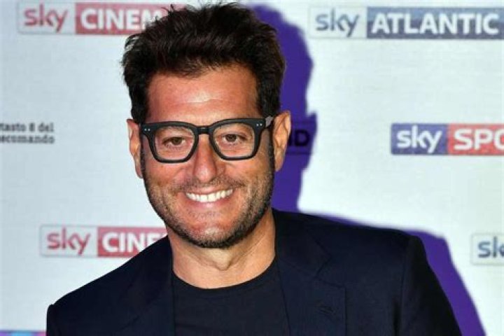 Enrico Papi, ecco chi sono la moglie e i figli del noto conduttore