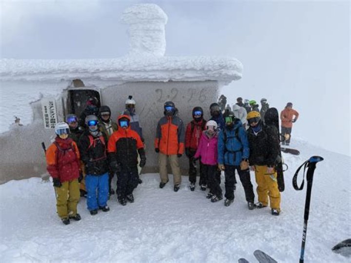 HANA & JO Japan Ski Experience