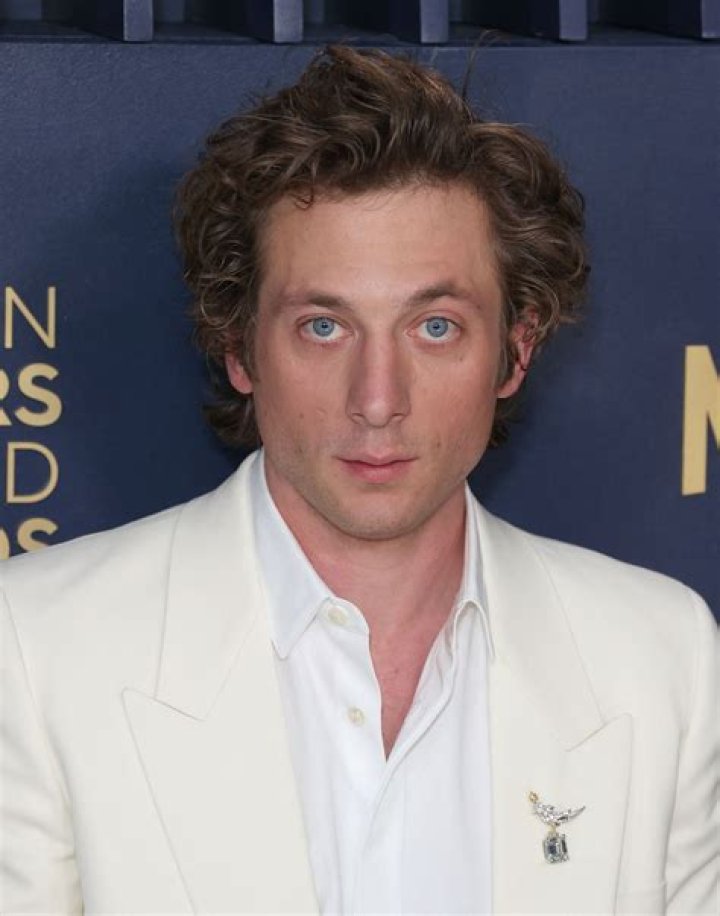 Jeremy Allen White LittleskyCan