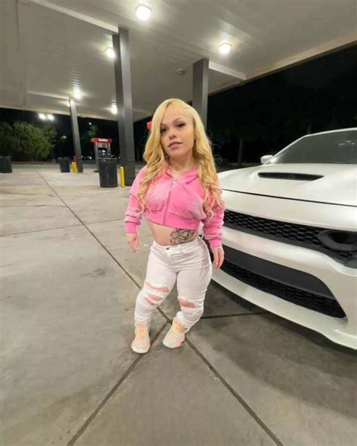 Kelsey Lawrence From OnlyFans Model to Viral Video Controversy