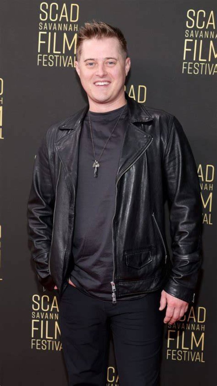 Lucas Grabeel from Love Lives of High School Musical Stars E! News