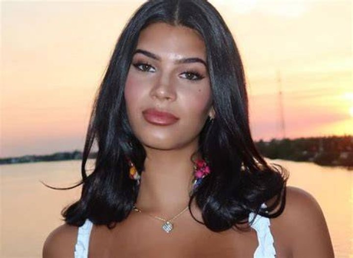 Lucciana Beynon in Bathing Suit Prepares for "Next Show" &mdash; Celebwell