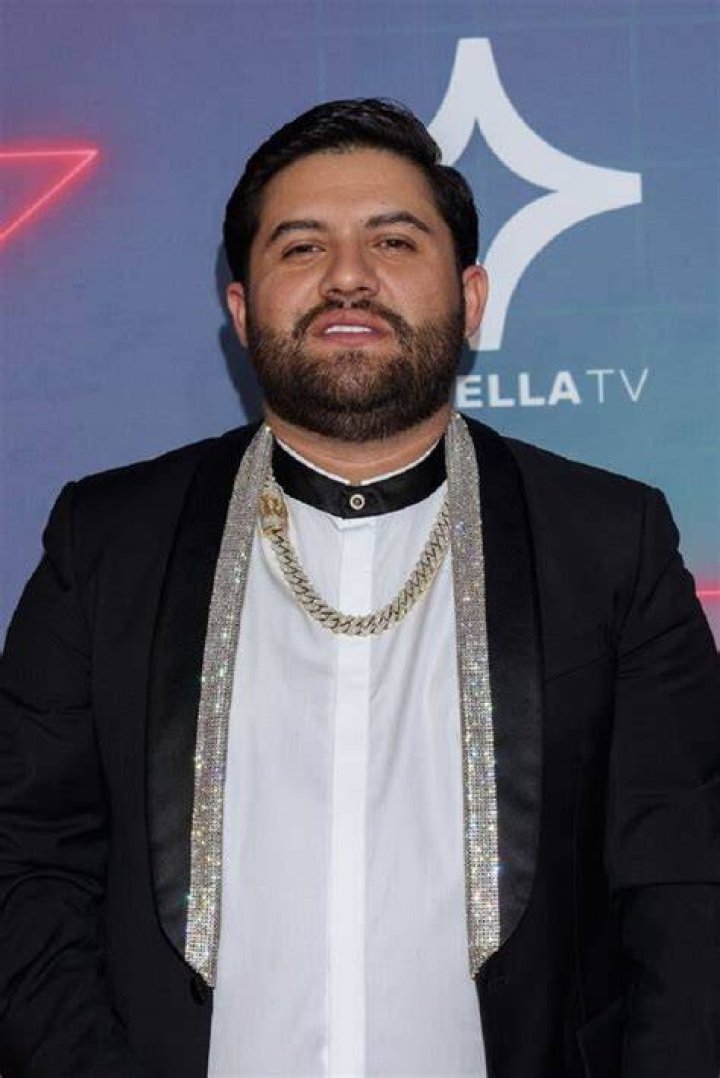 Luis R. Conriquez es señalado como cantante exclusivo del CJNG y Grupo