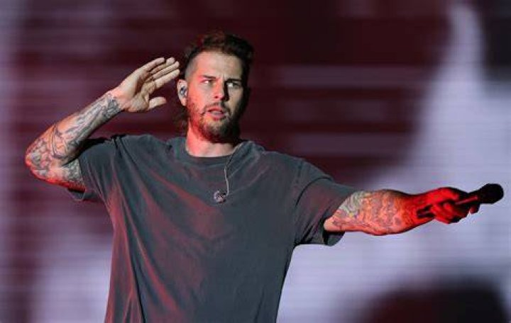 M. Shadows from Avenged Sevenfold Men, Beautiful People, Hello