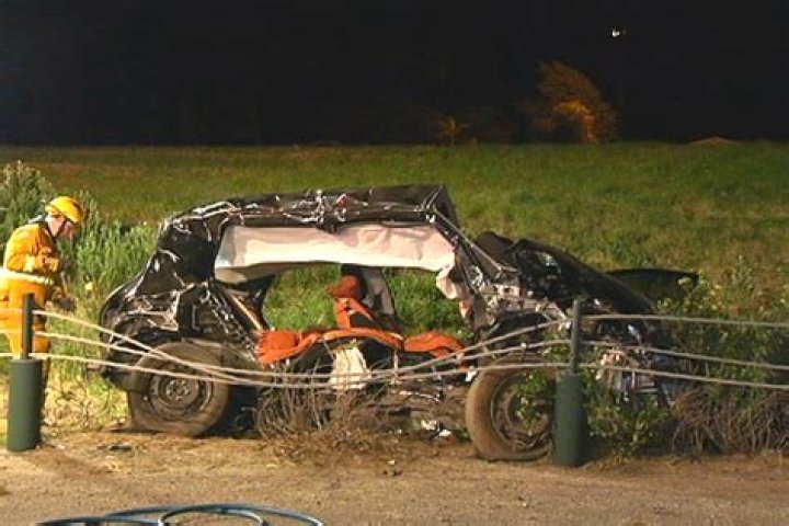 Mother, teenager die in Melbourne crash after Cranbourne East school