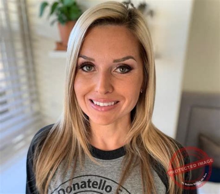 Nicole Comstock (CBS) Wiki, Age, Husband, Married, Salary, Net Worth
