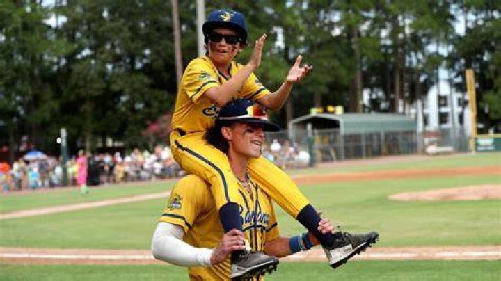 Noah Bridges Embraces Fan Support For Savannah Bananas