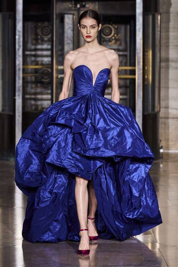 Oscar de la Renta Fall 2017. Runway fashion, Fashion, Evening dresses