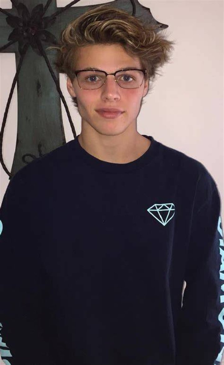 Sam Dezz Height, Weight, Age, Girlfriend, Biography, Family, Facts