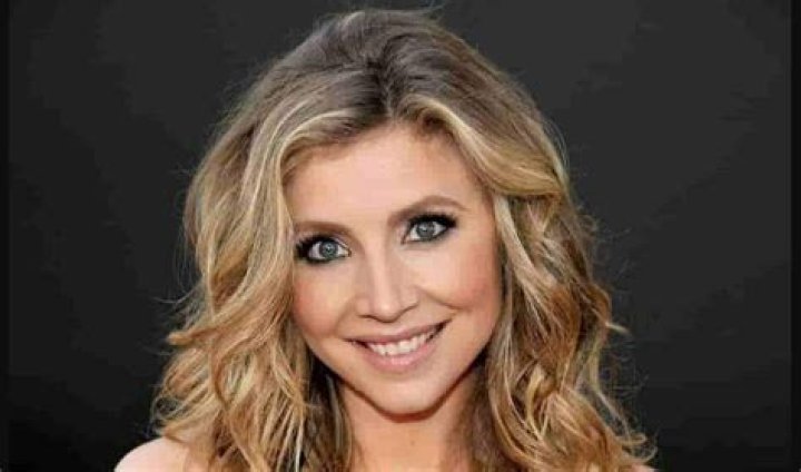 Sarah Chalke Bra Size, Wiki, Age, Boyfriend, Body Measurements, Height