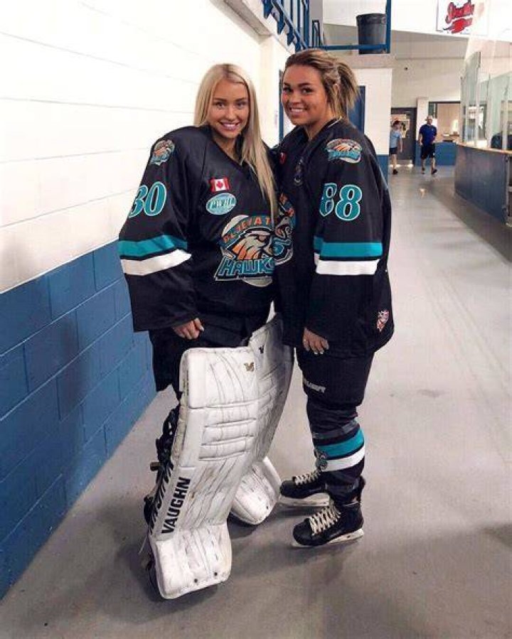 The bluewater hawks were her team, and they still... MARCA English