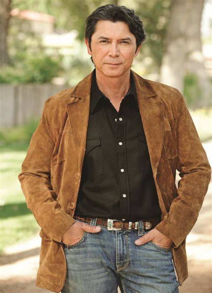 Total 38+ imagen lou diamond phillips ethnic background