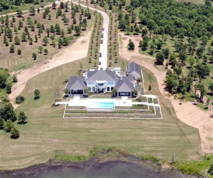 Where Does Blake Shelton Live? Photos of His Ranch Archute