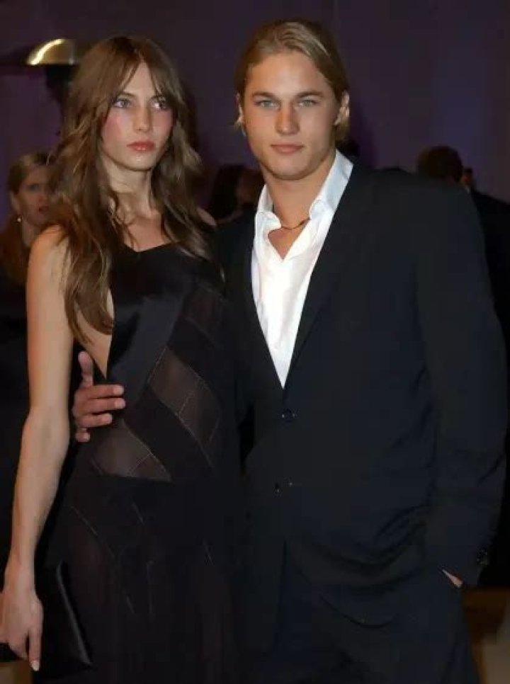 Who is Travis Fimmel wife? Girlfriend & Dating History