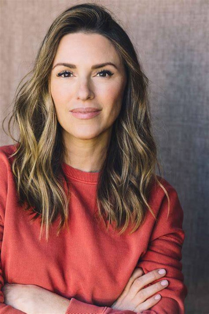 Young & Restless&rsquo; Elizabeth Hendrickson (Chloe) Short Haircut Photos